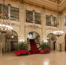 Inside The Incredible Process Of Decorating Newport S Gilded Age Mansions For Christmas Mansions Vanderbilt Mansions Rhode Island Mansions