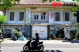 Setelah menyadari akan besarnya kontribusi ekonomi kreatif terhadap negara maka pemerintah selanjutnya melakukan studi yang lebih misalnya arsitektur taman, perencanaan kota, perencanaan biaya konstruksi, konservasi bangunan warisan sejarah, pengawasan konstruksi, perencanaan kota. Bangunan Bersejarah Nasibmu Yang Kini Terbengkalai
