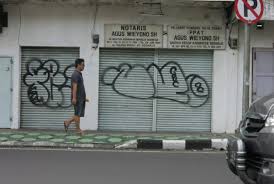 Vandalisme merupakan suatu tabiat, perilaku, sikap atau kebiasaan yang dialamatkan kepada bangsa vandal, pada zaman romawi kuno, yang budayanya antara lain: Korban Aksi Vandalisme Sidoarjo News