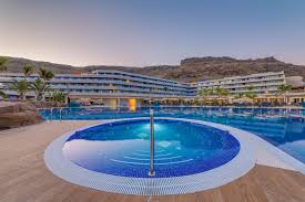 Für lustvolle stunden steht das labyrinth mit slings, kabinen, glory holes, pranger, andreaskreuze und sextische. Radisson Blu Resort Spa Gran Canaria Mogan Reviews Radisson Hotels