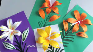 Glue the circle at the center of the flower. Krokotak Lily Paper Flower