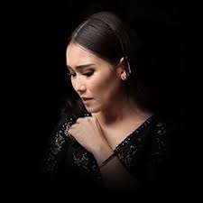 Ayu rosmalina (born 20 june 1992 in depok, west java), better known by her stage name ayu ting ting (also spelled ayu tingting) is an indonesian dangdut singer who rose to fame in 2011 for her song alamat palsu (fake address) that was released in 2006. Ayu Ting Ting Home Facebook