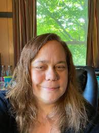 Hey everyone! Thanks for the invite, my name is Lindsay. I have a full time  job but also work full time at home as a crafter. I specialize in  everything from hair