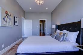 Use vertical space to your advantage** 6.4 4. How To Arrange A Small Bedroom With A Queen Bed