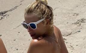 News su marcuzzi (1187 risultati). Alessia Marcuzzi Il Lato B Insabbiato E Vietato Ai Minori A 47 Anni Il Tempo Si E Fermato Per Lei Libero Quotidiano
