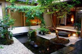 Agar lebih terlihat unik sekaligus menyiasati terbatasnya lahan, gunakan pot tanaman hias di taman yang unik di taman. Desain Kolam Ikan Minimalis Diluar Rumah Sebuah Rumah Dengan Taman Di Halamannya Akan Terasa Sangat Menyen Taman Modern Zen Garden Pertamanan Belakang Rumah