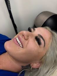 Lash extensions tomorrow in Laplace!! Only two openings left. I also have  colored lashes/lashes with glitter. DM if interested 🫶🏼