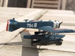 It was in wood and completely dismountable to be able to enter the hangar of the submarine (7mx2x2). Marcel Besson Mb 411