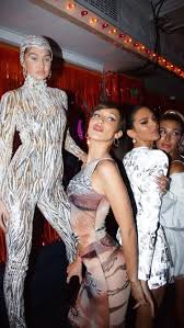 And she seemed content to leave a$ap rocky back there as well. Bella Hadid Brasil On Twitter In 2021 Bella Hadid Outfits Kendall Jenner Gigi Hadid Met Gala