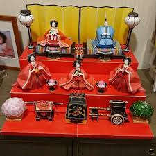 去年作ったペーパークラフトの雛人形 大事に保管してたので今年も飾る事が出来ました 娘も喜んでくれて良かったです 雛人形 ペーパークラフト 愛娘 hearthstone games