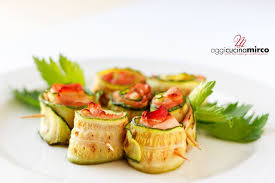 Versate l'olio in un piatto e il pangrattato in un altro: Involtini Di Zucchine Con Prosciutto Cotto E Scamorza Oggi Cucina Mirco