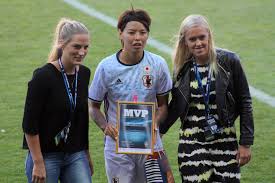 Fotbollsstjärnan lotta schelin dolde sig under jokerns mask i masked singer. Bilder Pa Sverige Och Japan En Blogg Om Internationell Damfotboll