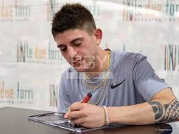 Worldwide album sales, album sales, music sales, music history, top songs, '90, '80, music genres, top songs of '90s, top songs of '80s, music reviews, album reviews, album sales data, worldwide sales, vendite mondiali, copies sold, how many copies sold Il Rapper Rkomi Fa Il Pieno Di Fan Alle Due Torri Bergamonews