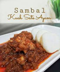 Siram dengan kuah santan di atasnya. Resipi Kuah Kacang Sate Ayam Sedap Menu Raya