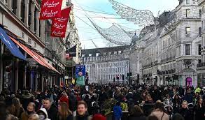 Die friseursalons in deutschland öffnen wieder. Lockdown Ende Menschenmassen Zum Shoppen In London Unterwegs