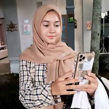 Gambar anak sd berkerudung : 10 Potret Sandrinna Michelle Berhijab Jadi Anak Pesantren