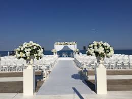 Découvrez des terrains et forêts d'exception sur propriétés le figaro ! Houppa Siesta Antibes Cote D Azur Mariage Plage French Riviera Houppa Mariage Juif Mariages Juifs