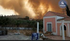 Η πυρκαγιά ξεκίνησε λίγο μετά τη 1 το μεσημέρι και πήρε μέσα σε λίγες ώρες μεγάλη έκταση. Jnquibwcm Odim