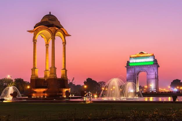 The india gate and the canopy, night illuminated view, new delhi, india. | Premium Photo