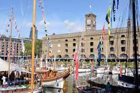 Ja poproszę o łódź i najlepiej jak największa. St Katharine Docks Classic Boat Festival 2017 Classic Boat Magazine