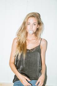 welcome to brandy melville usa scarlett leithold scarlett model