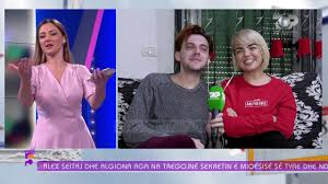 A Po Bashkejetojne Dy Aktoret E Portokalli Youtube