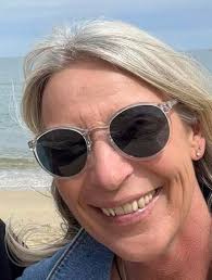 I lost my sunglasses between Vilar do Castro and Quintans by Mazaricos. If  somebody find them, please send me a message. It's very important for me,  because this are optical glasses. Probably