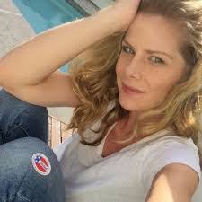 Lori Tillman's Instagram, Twitter & Facebook