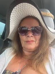 Still waiting for the right moment to peel my tongue off the icy railing😝