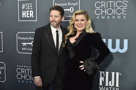 Pay attention to your date's behavior. Kelly Clarkson Files For Divorce From Husband Brandon Blackstock Who Is Kelly Clarkson Married To