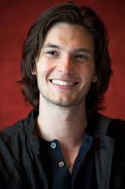 Also in attendance were aaron's wife lauren parsekian, luke's wife samantha hemsworth, and thandie's. Love His Smile Ben Barnes Barnes Long Hair Styles
