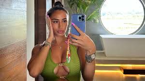 Astrid Nelsia : La candidate répond cash à ceux qui la traitent de fille  facile !