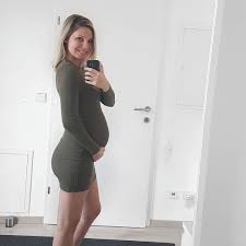 So entwickelt sich dein baby für den vater in der 29. 29 Ssw Und Der Zwuck Ja Leute Ich Muss Es Zugeben Aber Je Runder Die Mutter Wird Desto Weniger Weiche Ich Ihr Von Der Seite Babybauch Bilder Ssw 29 Ssw