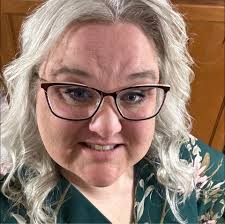 Where is everyone getting their 'Christmas' (dark) green yarn from?