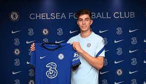 Y/n turned to smile but her smile quickly fell and eyes turned inti shock. Kai Havertz Beim Fc Chelsea Kia Und Kai Wer Rekordmann Havertz Muss England Erst Noch Uberzeugen