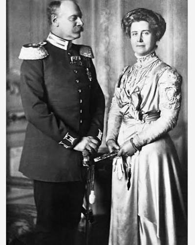 Royal style in the 1900s 👑 I've been covering the style of the royals in the first decade of the 1900s this week and have talked about their romanticism, their opulence, and