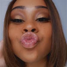 Kayla Bratton's Instagram, Twitter & Facebook