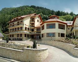 Parcare gratuita, wifi gratuit, locatie centrala, mic dejun inclus si camere spatioase. Hotel Kolping Brasov 3 Stele Sandor Petofi Nr 27 500107