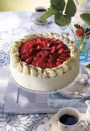 Erdbeer sahne kuchen involviere einige bilder, die sich darauf beziehen einander. Erdbeer Sahne Torte Rezepte Molkerei Berchtesgadener Land