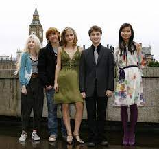 Left with no choice, harry takes matters into his own hands. Cast Members Pose For Harry Potter And The Order Of The Phoenix