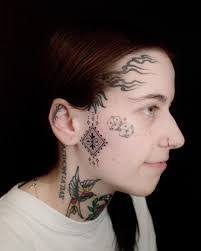 Ara Lee's Instagram, Twitter & Facebook