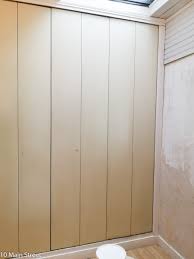 Comment installer des portes placard coulissantes recoupes éventuelles des portes retailler les panneaux découpez à la scie circulaire en suivant bien le trait de coupe. Portes Accordeon Un Relooking Simple 10 Main Street