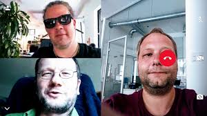 Öffnen sie whatsapp und wählen sie einen gewünschten kontakt oder eine gruppe aus. Whatsapp Video Gruppenchat Aufgetaucht Computer Bild