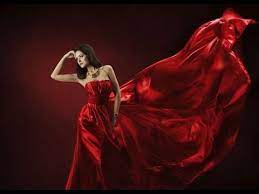 Lady in red chris de burgh i've never seen you looking so lovely as you did tonight i've never seen you shine so bright i've never seen so many men ask you if you wanted to dance looking for a little romance given half a chance and i've never seen that dress you're wearing or that highlights in your hair that catch your eyes i have been blind Lady In Red Chris De Burg 1986 Traducao Youtube