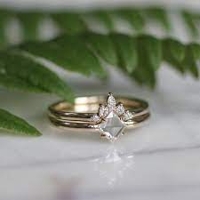 White Clear Geometric Diamond Engagement And Wedding Ring Set 14k Yellow Gold Weddingring Wedding Ring Sets Ruby Wedding Rings Wedding Rings Oval