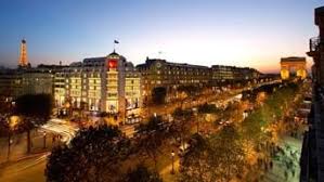 Die mona lisa von leonardo da vinci gilt als das bekannteste kunstwerk der welt. Louis Vuitton Maison Champs Elysees Geschaft Frankreich Louis Vuitton
