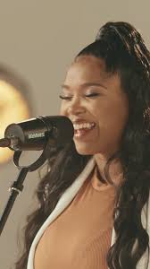 Luego de la larga espera de aproximadamente 2 años (ese es el tiempo que  tenía esta canción en gaveta) Dios me ha dado la oportunidad de sacarla  fuera de la cueva, de darla a conocer al mundo y es mi ...