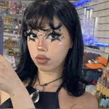 Nikki Kern (nieemakern)