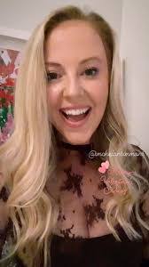 Chelan Simmons's Instagram, Twitter & Facebook