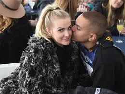 Ashlee Simpson Has Piles Of Stuff In Her Home Just Like You Do Glamour Ashlee simpson i am me cd 05 geffen playgraded.